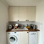 Homely Flat Wterrace 3 Mins To Battersea Park