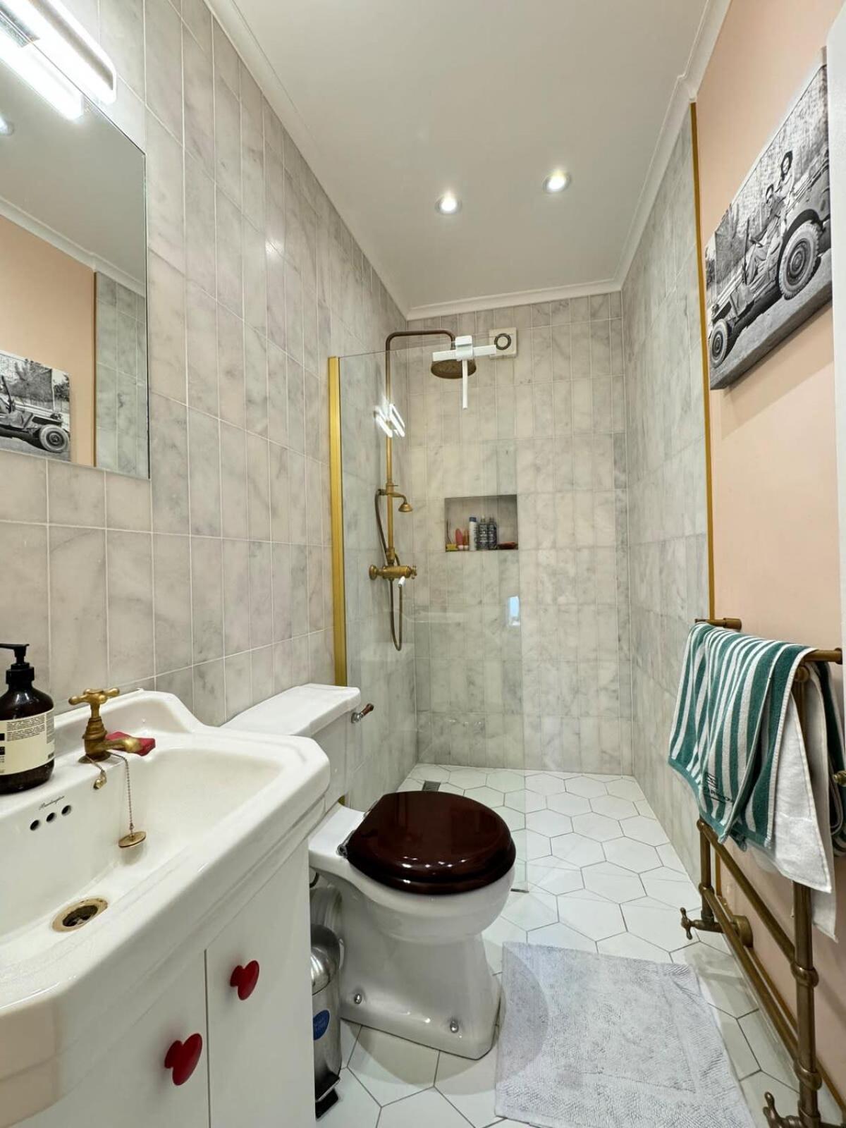 Homely Flat Wterrace 3 Mins To Battersea Park Apartment